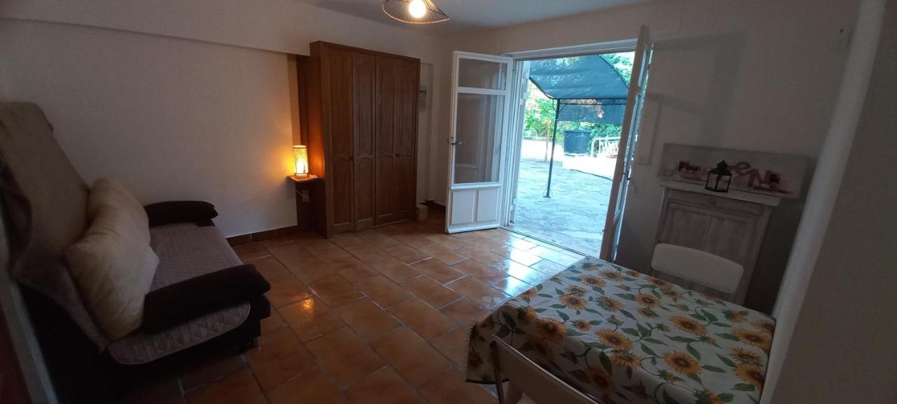 Appartement Et Sa Grande Terrasse En Rez De Jardin Saint Aygulf Eksteriør billede