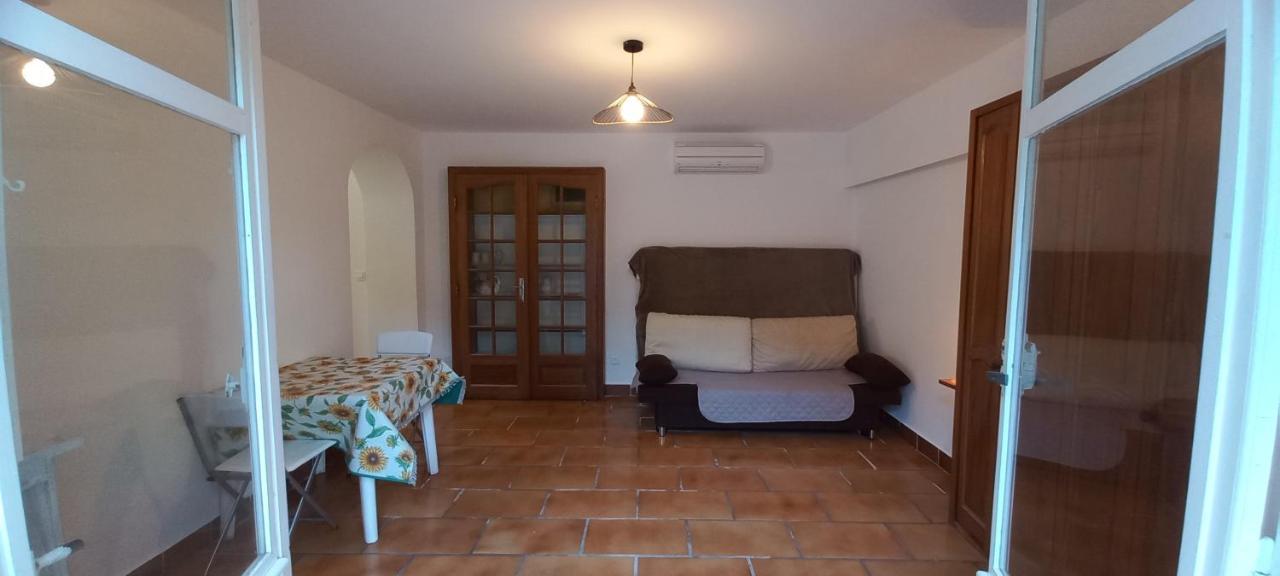 Appartement Et Sa Grande Terrasse En Rez De Jardin Saint Aygulf Eksteriør billede