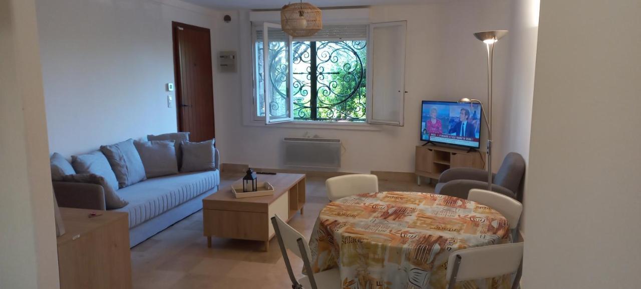 Appartement Et Sa Grande Terrasse En Rez De Jardin Saint Aygulf Eksteriør billede